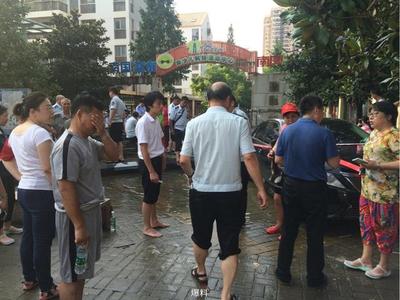 南湖风华天城小区受灾 武汉各界齐支援 - 今日头条(TouTiao.com)