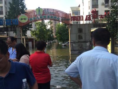 南湖风华天城小区受灾 武汉各界齐支援 - 今日头条(TouTiao.com)