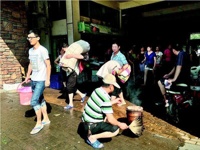 武汉举全城之力解围南湖